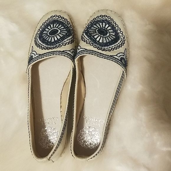 Vince Camuto slip-on shoes - Picture 5 of 7